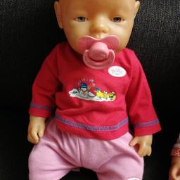 Baby Born Puppe mit Funktion zum Pipi machen, die nie genutzt wurde,
wurde auch kaum bespielt daher ein sehr gutem Zustand
