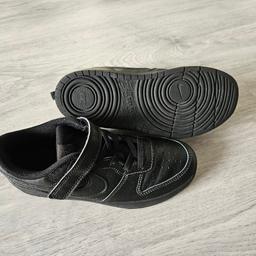 Gut erhaltene Nike Schuhe