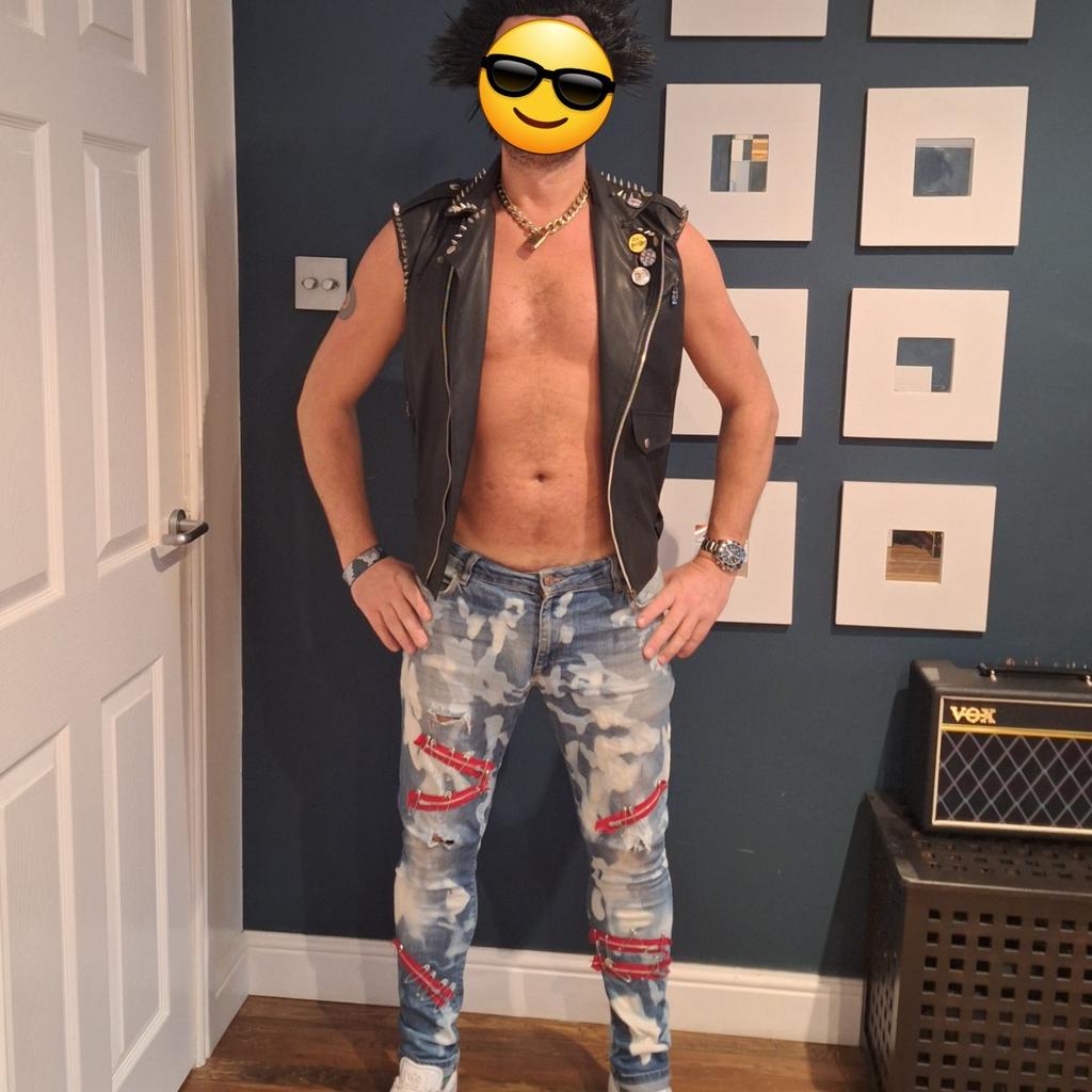 punk outfit great condition
my boyfriend made this. he stuck all the studs on jacket himself and cut the jeans ect himself so outfit is one of a kind
jacket is large but my bf is size medium modelling it and jeans are asos size 32 waist
outfit is....jeans...jacket....necklace....wig