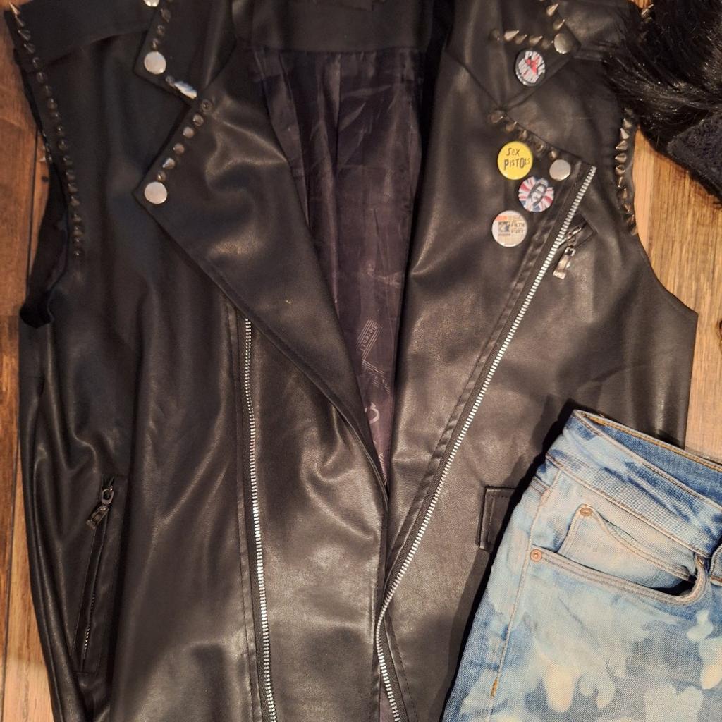 punk outfit great condition
my boyfriend made this. he stuck all the studs on jacket himself and cut the jeans ect himself so outfit is one of a kind
jacket is large but my bf is size medium modelling it and jeans are asos size 32 waist
outfit is....jeans...jacket....necklace....wig