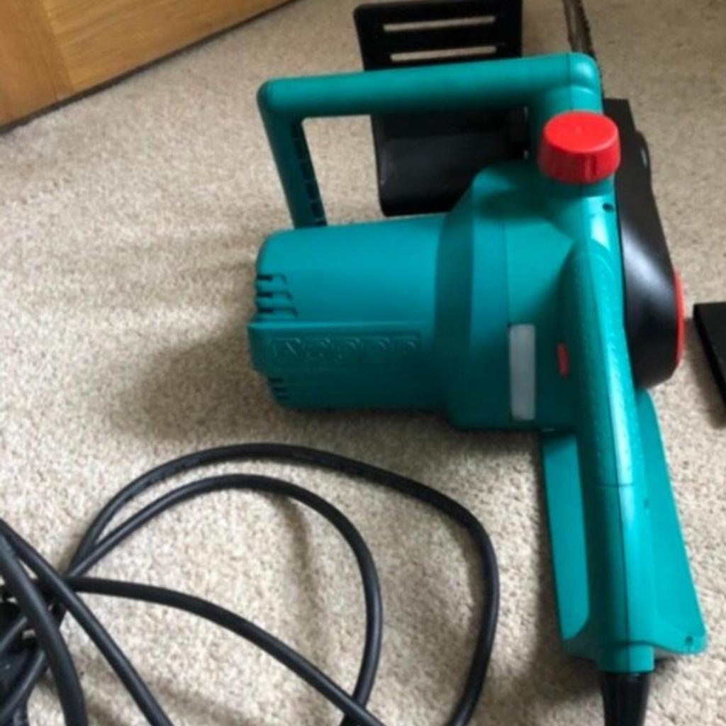 Good condition. 1800W. Cable roughly 2 metres long. Model Bosch AKE 35 S. no box. Collect in Wolverhampton, WV3 area. Priced to sell. Thanks for viewing.