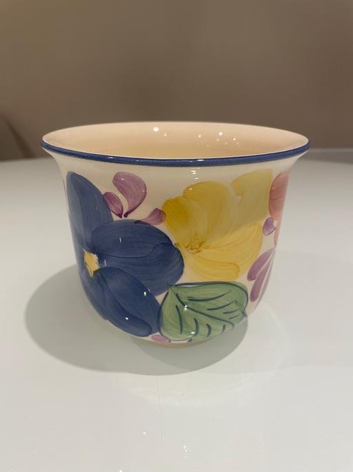 Buy & Sell Surrey Spelthorne - Photos for Porcelain Flower Decorated Flowerpot