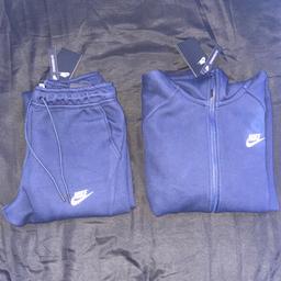 Rare Old Season Nike Tech Fleece Navy
Size: XS

Pictures are it’s current condition

Willing to negotiate and/or trade

£70 for collection only