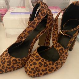 Lady leopard print heals £5
Size 4 
In excellent condition(Only worn once for about 30 mins) 
From NEXT
Collection Hounslow Heath