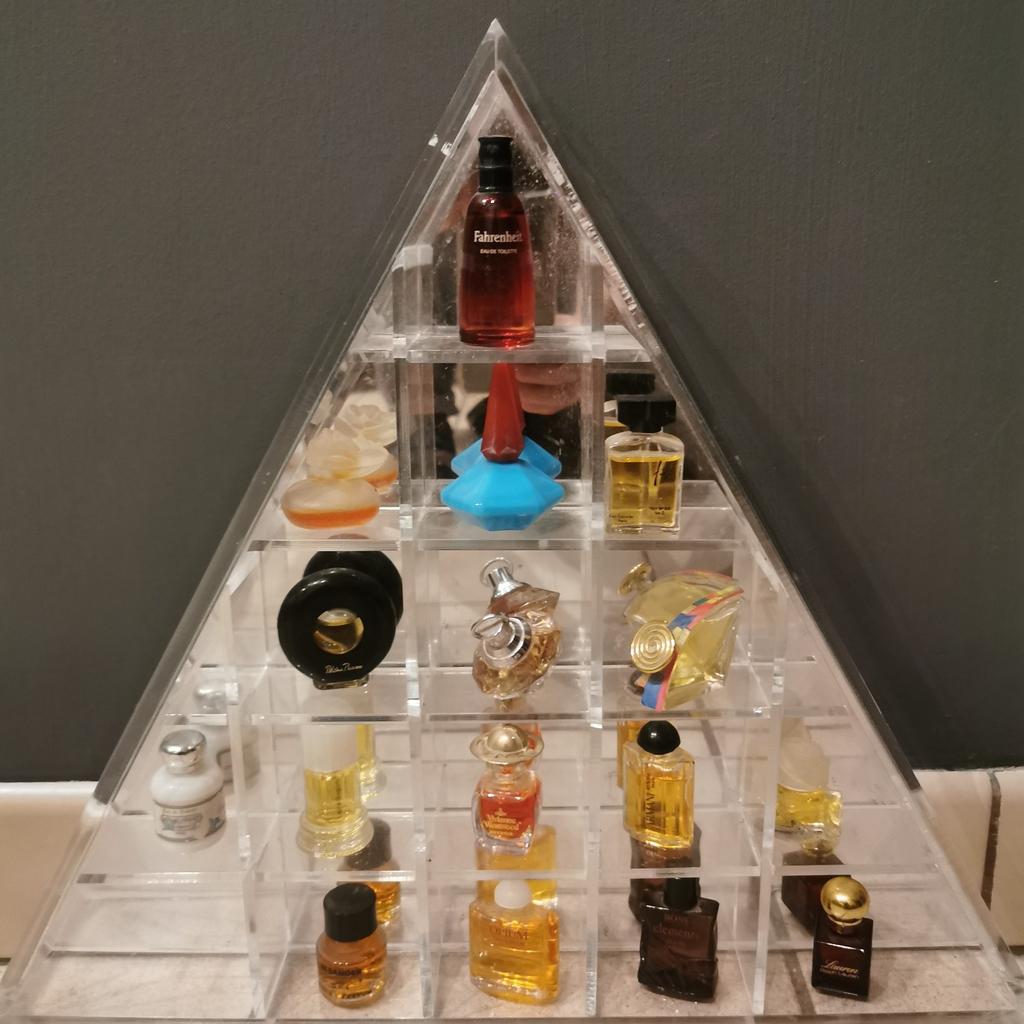 Parfum Pyramide Sammlung in 90766 Fürth für 18,00 € zum Verkauf | Shpock DE