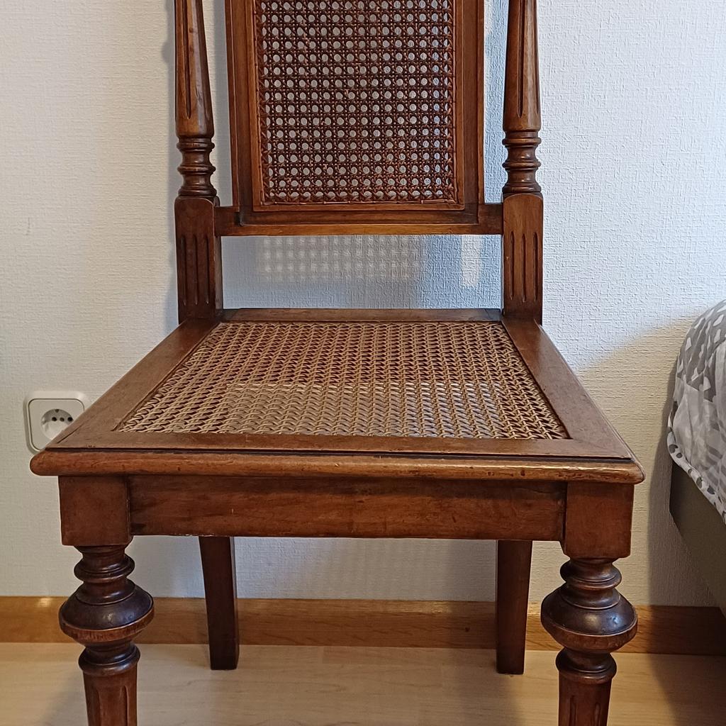 Antiker, Jugendstil Stuhl mit Rattan Geflecht