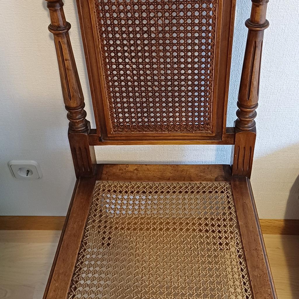 Antiker, Jugendstil Stuhl mit Rattan Geflecht