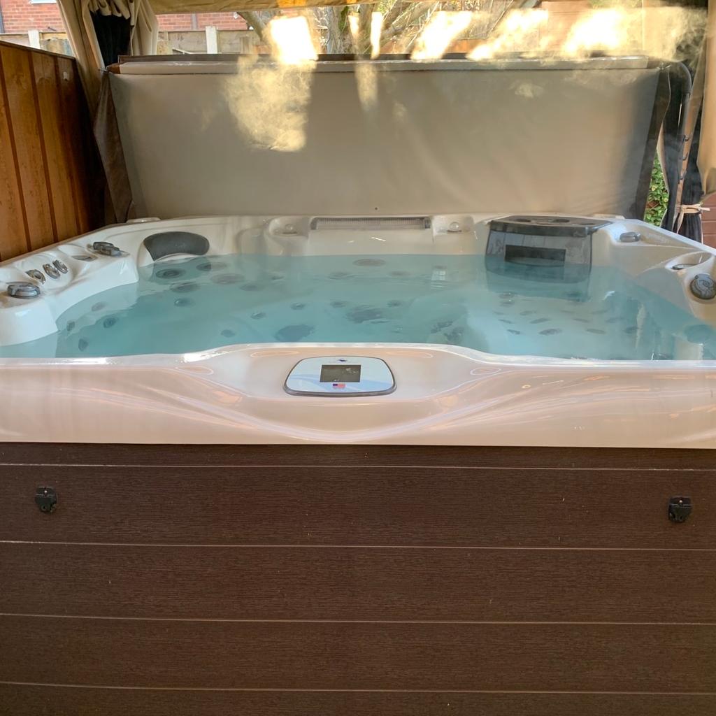 6 x seats
1 x lounger
87 jets
3 x pumps
Fountains
Blue tooth
Lights
Balboa system USA,
Self Geckoal sanitised
Control via phone app
Comes with cover, steps, gazebo frame, side curtains, Gazebo roof cover will need replacing.
Made in the USA
Bought from the hot tub superstore as on ITV
RRP £12k