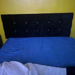 Very Very good conditions super kingsize headboard 6ft wide and 2ft 2-2 height comes with screws, black crush, velvet, not wanted anymore