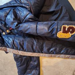 Die Geox Jacke ist wie neu wurde ein paar mal getragen hat keine gebrauchspuren keine flecken. neu  preis 180€