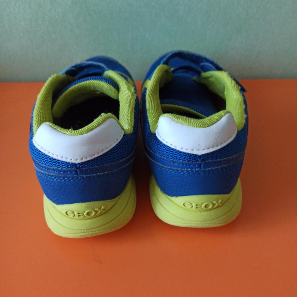scarpe Geox Colere giallo e blu n 33 bambino con allacciatura a strappo, piccoli segni come da foto