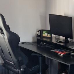 gaming chair in great condition 
free desk
collection only