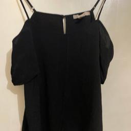 Lovely black off the shoulder top from Forever21 size medium great condition for nites out
Collection Northolt 
£4