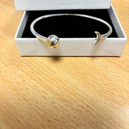 Pandoras Moon & Stars Bangle (Open)
Will fit a small/medium wrist
New, never worn, would make a lovely Christmas 🎄 gift.
Still in original Packaging 
Box included.
Sorry, no offers, it is new. 
Possible local deliver within a few miles of WS8 Brownhills area.