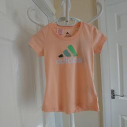 Tee-Shirt “Adidas“Sportswear

 Hazcor Brucor

 Light Apricot Colour

New With Tags

Actual size: cm

Length: 49 cm

Length: 31 cm from armpit side

Shoulders width: 28 cm

Length sleeves: 11 cm

Volume hand: 28 cm

Volume bust: 63 cm – 65 cm

Volume waist: 60 cm – 62 cm

Volume hips: 62 cm – 65 cm

Size: 7- 8 Years (UK) Eur 128 cm, US XS

100 % Recycled Paper

Main Material: 100 % Cotton

Part: 95 % Cotton
 5 % Spandex

Made in Pakistan