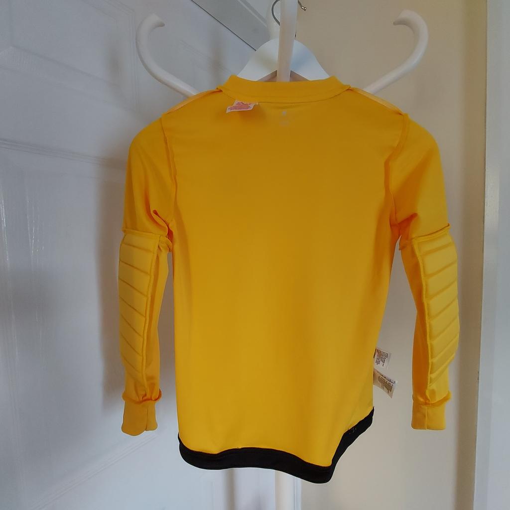 T-Shirt “Adidas“Performance

 Clima Lite Football Jerseys Maillot

Yellow Colour

 New With Tags

Actual size: cm

Length: 54 cm front

Length: 56 cm back

Length: 33 cm from armpit side

Shoulder width: 33 cm

Length sleeves: 50 cm

Volume hand: 29 cm

Volume bust: 73 cm – 75 cm

Volume waist: 71 cm – 73 cm

Volume hips: 72 cm – 74 cm

Size: 9-10 Years (UK) Eur 140 cm, US YS

Shell: 100 % Polyester

Made in Thailand