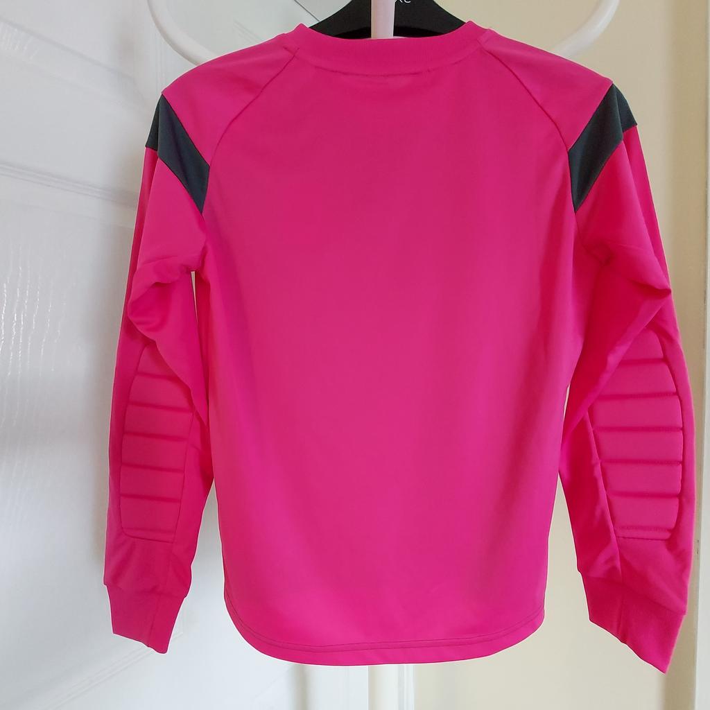 T-Shirt “Adidas“Performance

 Clima Lite Football Jerseys Maillot

 Pink Grey Colour

New With Tags

Actual size: cm

Length: 49 cm front

Length: 54 cm back

Length: 33 cm from armpit side

Length sleeves: 60 cm from neck

Volume hand: 34 cm from neck

Volume bust: 78 cm – 80 cm

Volume waist: 76 cm – 80 cm

Volume hips: 76 cm – 80 cm

Size: YM, 10-11 Years (UK) Eur 140 cm, US YS

Body: 100 % Polyester

Made in Indonesia