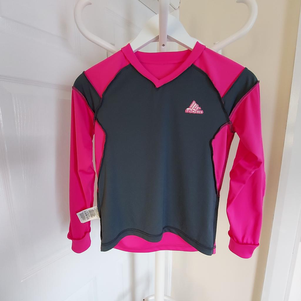T-Shirt “Adidas“Performance

 Clima Lite Football Jerseys Maillot

 Pink Grey Colour

New With Tags

Actual size: cm

Length: 49 cm front

Length: 54 cm back

Length: 33 cm from armpit side

Length sleeves: 60 cm from neck

Volume hand: 34 cm from neck

Volume bust: 78 cm – 80 cm

Volume waist: 76 cm – 80 cm

Volume hips: 76 cm – 80 cm

Size: YM, 10-11 Years (UK) Eur 140 cm, US YS

Body: 100 % Polyester

Made in Indonesia
