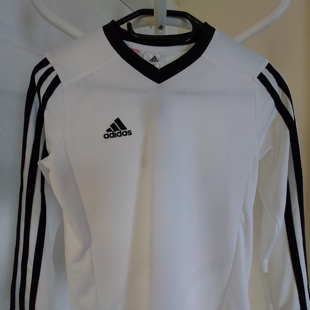 T-Shirt “Adidas“Performance

 Clima Lite Football Jerseys Maillot

White Black Colour

New With Tags

Actual size: cm

Length: 51 cm front

Length: 52 cm back

Length: 33 cm from armpit side

Shoulder width: 33 cm

Length sleeves: 47 cm

Volume hand: 32 cm

Volume bust: 78 cm – 80 cm

Volume waist: 75 cm – 80 cm

Volume hips: 75 cm – 80 cm

Size: YM,10-11 Years (UK) Eur 140 cm, US YS

Main Material: 100 % Recycled Polyester

Made in Philippines