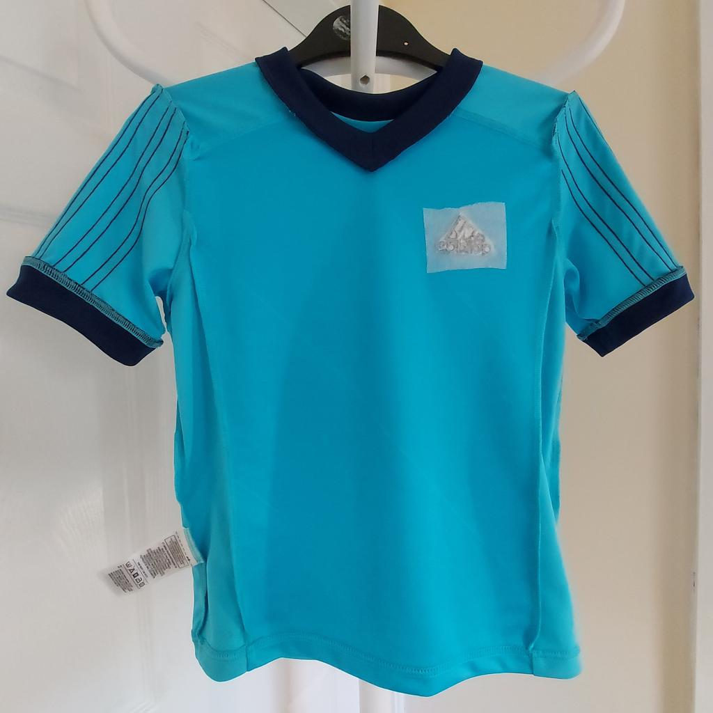T-Shirt “Adidas“Performance

 Clima Lite Football

Jerseys Maillot

 Sea Wave Mix Colour

New With Tags

Actual size: cm

Length: 47 cm

Length: 30 cm from armpit side

Shoulders width: 31 cm

Length sleeves: 18 cm

Volume hand: 28 cm

Volume bust: 70 cm – 72 cm

Volume waist: 70 cm – 72 cm

Volume hips: 70 cm – 72 cm

Size: YS, 7-8 Years (UK) Eur 128, US YXS

Main Material: 100 % Polyester

Made in Philippines