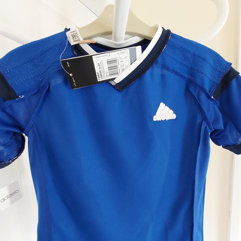 T-Shirt “Adidas“Performance

Adizero Clima Cool Football

 Jerseys Maillot

Cobalt Mix Colour

New With Tags

Actual size: cm

Length: 47 cm

Length: 30 cm from armpit side

Shoulders width: 37 cm with hands

Length sleeves: 12 cm

Volume hand: 24 cm

Volume bust: 67 cm – 70 cm

Volume waist: 65 cm – 70 cm

Volume hips: 68 cm – 71 cm

Size: YS, 7-8 Years (UK) Eur 128, US YXS

Main Material: 100 % Polyester

Made in Cambodia