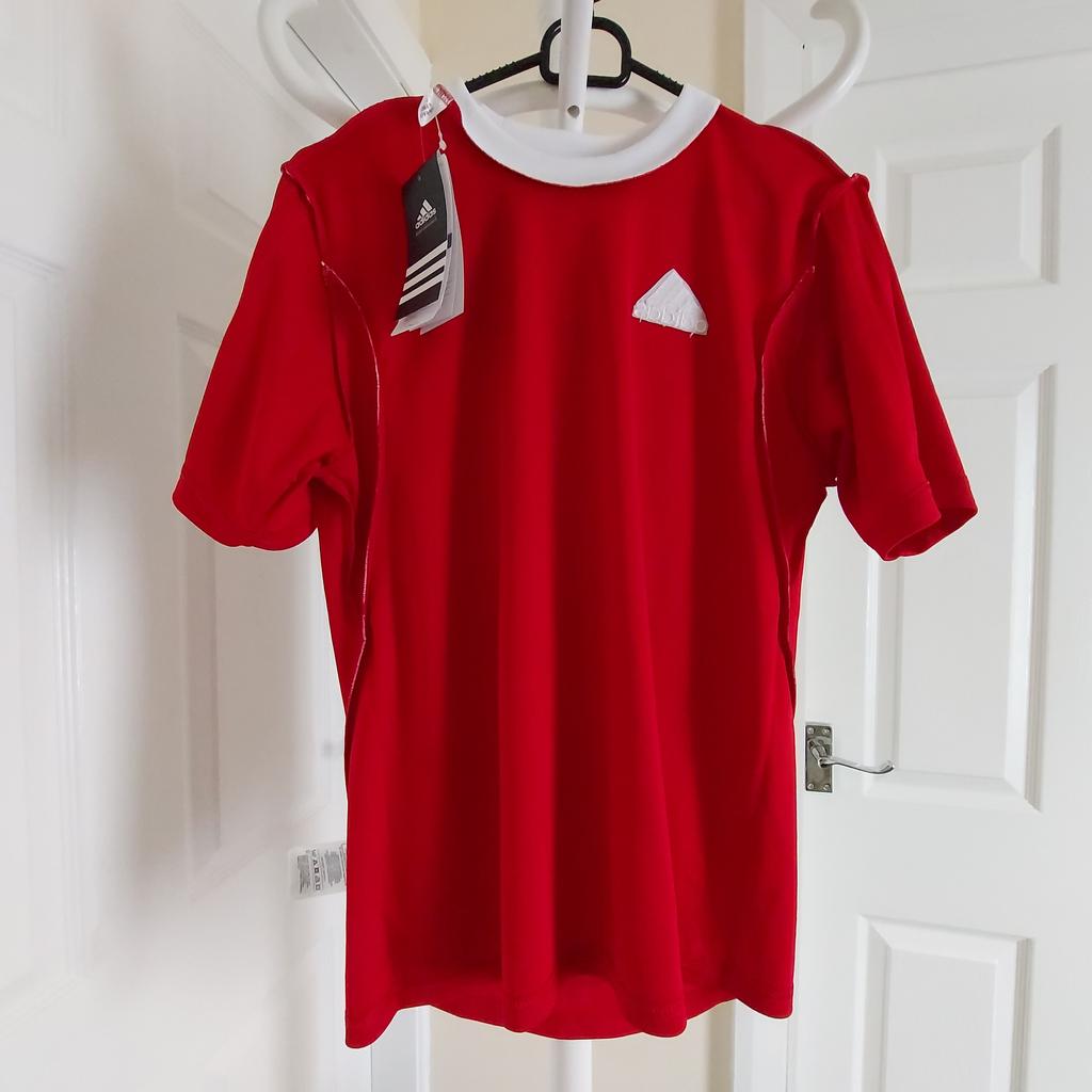 Tee-Shirt “Adidas“Performance

Football Clima Lite

Jerseys Maillot

Red White Colour

New With Tags

Actual size: cm

Length: 62 cm front

Length: 64 cm back

Length: 38 cm from armpit side

Shoulders width: 37 cm

Length sleeves: 22 cm

Volume hand: 37 cm

Volume bust: 90 cm – 95 cm

Volume waist: 90 cm – 95 cm

Volume hips: 90 cm – 95 cm

Size: YXL,14-15 Years (UK) Eur 164 cm, US YL

Shell: 100 % Polyester

Made in Indonesia