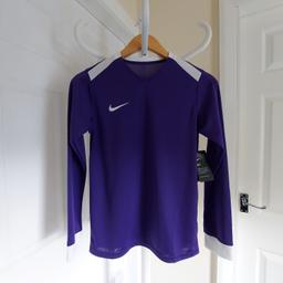 T-Shirt “Nike“Dri-Fit

Youth Unisex Football

Dark Lilac Mix Colour

New With Tags

 With DRI-FIT Technology

Actual size: cm

Length: 61 cm

Length: 39 cm from armpit side

Shoulder width: 35 cm

Length sleeves: 58 cm

Volume hand: 32 cm

Volume bust: 82 cm – 86 cm

Volume waist: 83 cm – 90 cm

Volume hips: 83 cm – 90 cm

Size: L, 12 - 13 Years (UK) Eur 147 – 158 cm

100 % Polyester

Made in Thailand