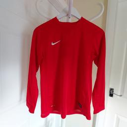 T-Shirt “Nike“Dri-Fit

Boys Garcons Football

Red Colour

New With Tags

Authentic Designed to the Exact Specifications of Championship Athletes

Actual size: cm

Length: 62 cm

Length: 40 cm from armpit side

Shoulder width: 35 cm

Length sleeves: 56 cm

Volume hand: 33 cm

Volume bust: 85 cm – 89 cm

Volume waist: 85 cm – 90 cm

Volume hips: 88 cm – 90 cm

Size: L, 12 - 13 Years (UK) Eur 147 – 158 cm

Body: 100 % Polyester

Mesh: 100 % Polyester

Exclusive of Decoration

Made in Thailand