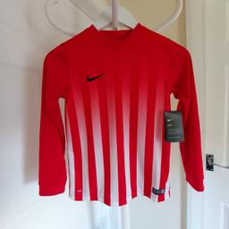 T-Shirt “Nike“Dri-Fit

 Youth Unisex Authentic Football

 Red Mix Colour

 New With Tags

Authentic Football. With DRI-FIT Technology

Actual size: cm

Length: 55 cm

Length: 36 cm from armpit side

Shoulder width: 32 cm

Length sleeves: 49 cm

Volume hand: 29 cm

Volume bust: 75 cm – 80 cm

Volume waist: 77 cm – 80 cm

Volume hips: 77 cm – 80 cm

Size: S, 8-10 Years (UK) Eur 128-137 cm

Body: 100 % Polyester

Mesh: 100 % Polyester

Made in Thailand