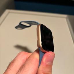 Apple watch serie 4 da 44mm GPS . Colore oro perfette condizioni nessun graffio. Funzionamento ottimale, rendimento batteria oltre il 90%.  Due cinturini in dotazione Avion e Red di Puro rivenditore ufficiale accessori Apple. Disponibile confezione originale.