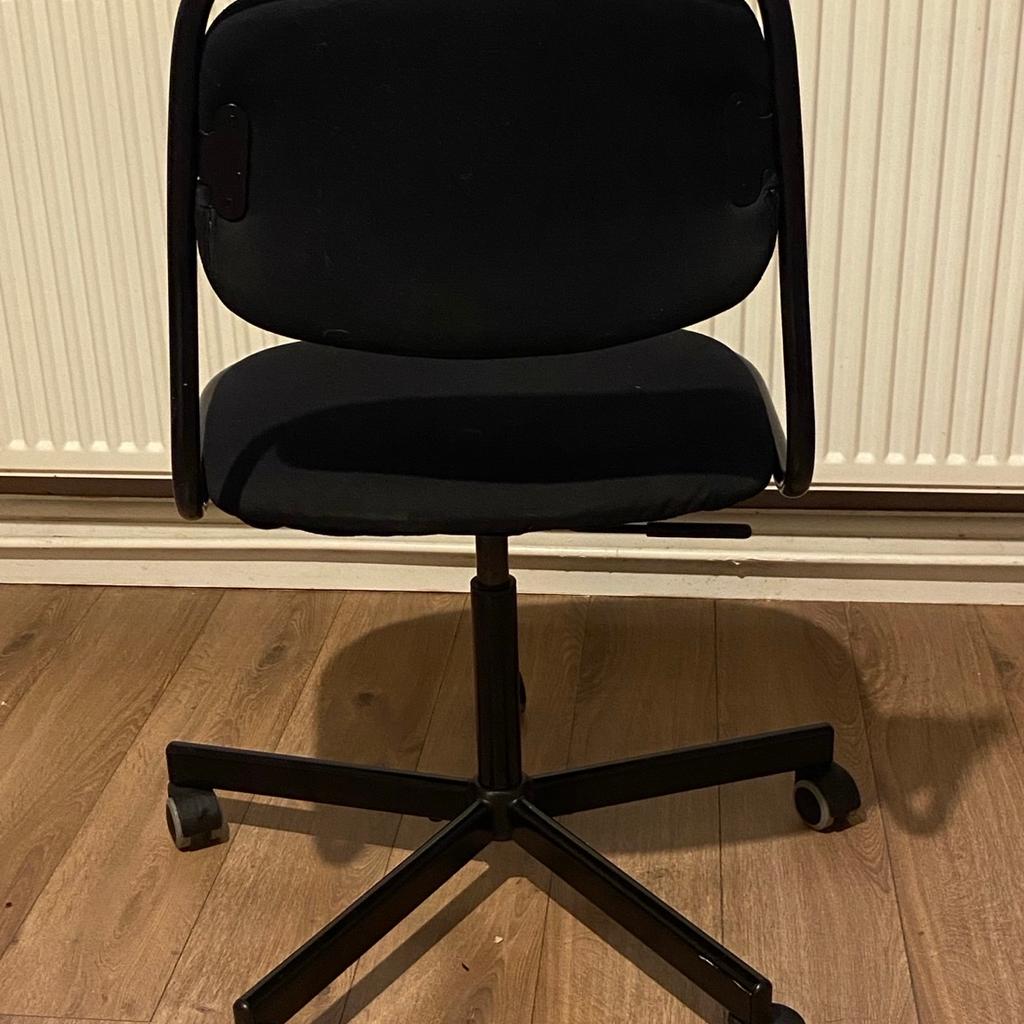 This is a good quality chair with wheels for office use or room use. Barely used as I had no use for it. Willing to drop off for an extra £10 in Bolton area only.