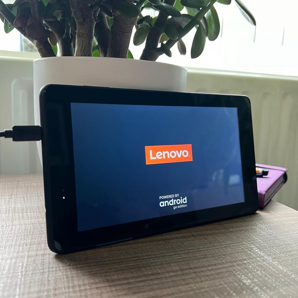 Like new Lenovo + charger