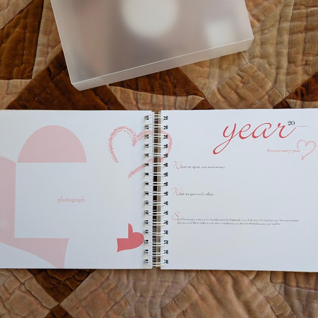 The Anniversary Book. Perfect to create memories of marriage. Outer plastic sleeve has a slight crack but the book is perfect condition.
Size: 24cm x 21m x 4cm
Ideally use 6x4 inch photos