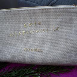 Biete eine Dior Chanel Coco Kosmetiktasche 
Beige Flachnetz Kosmetiktasche
20 cm x 12 x 12 cm