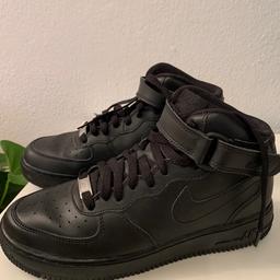 Verkaufe ungetragene Nike air Force in schwarz.
Schuhe können von Damen und Herren getragen werden.