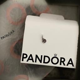 Pandora Anhänger „Peace“ neu in OVP
Aus dem Carmushka Kalender

Privatverkauf ohne Gewährleistung
Tierfreier Nichtraucherhaushalt
Versandkosten zuzüglich

#swarovski #anhänger #swarowskischmuck #neu #carmushka #schmuck #peace #damenschmuck