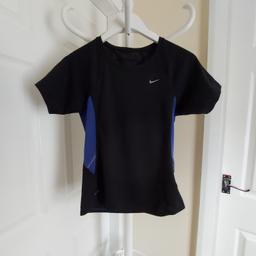 T-Shirt “Nike“Dri-Fit

 Black Blue Colour

Good Condition

Actual size: cm

Length: 58 cm

Length: 36 cm from armpit side

Length sleeves: 25 cm from neck

Volume hand: 32 cm from neck

Volume bust: 80 cm – 90 cm

Volume waist: 75 cm – 80 cm

Volume hips: 75 cm – 80 cm

Size: XS,4/6 (UK) Eur 36/38

100 % Polyester

Exclusive of Decoration

Made in Thailand
