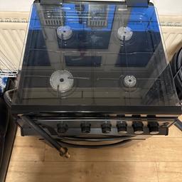 Oven, grill and hob 

All works perfectly 

Selling due to having a new kitchen