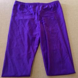 ROCH VALLEY Dancewear Lycra Leggings.
Size 3A, in Purple.
As a guide to fit average Child of Age 11-13 Years.

In excellent condition, worn once, and from a smoke free home.