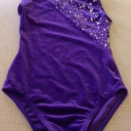 Jenetex Dance/ Gymnastic wear Velour Lycra sleeveless Leotard.
Size 2, in Purple with diagonal holographic Silver fleck detail on the front and back.
As a guide to fit average Child of Age 8-10 Years.

In excellent condition, worn once, and from a smoke free home.