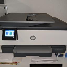 Verkaufe meinen HP OfficeJet Pro 8024e in Top Zustand und voll Funktionstüchtig. Funktionen sind Drucken, Scannen, Kopieren und Faxen. Faxen über PC oder Drucken von Unterwegs wird unterstützt. Hab den Drucker über Instant Ink genutzt und voll zufrieden wird aber durch einen größeren Abgelösst.