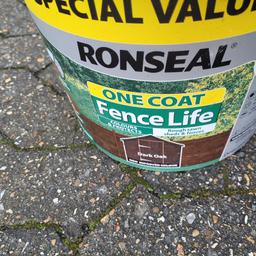 2x Brandnew Ronseal 1 coat Fence life in a Dark Oak.  Left over from a job unopened. 
Rrp £27-£33
Selling for£20 each or £35 for both of them.
Any Offers or questions