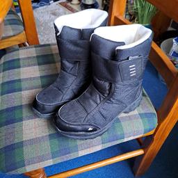 unisex snow boots size 5 as new