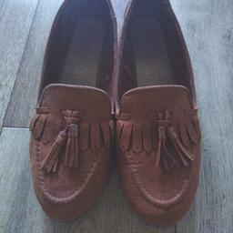 Caramel brown colour, size 5 (38) in good condition.

* Collection preferably or can deliver if local