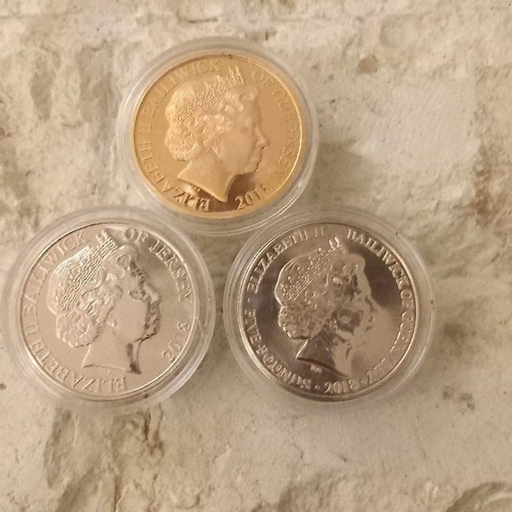 4x military £5 coins 3 silver 1 gold
Good for people, how like collecting coins. And likes things to do with military.
£40 ono