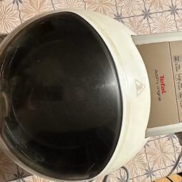 White actifry. A air fryers . The handle is loose .but still useable, original brought 99 pounds and selling it dirt cheap. So no bargaining and no time waster…