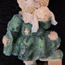 Brand New 
Gorgeous 
Collectors 
Teddy Bear 
Figurine