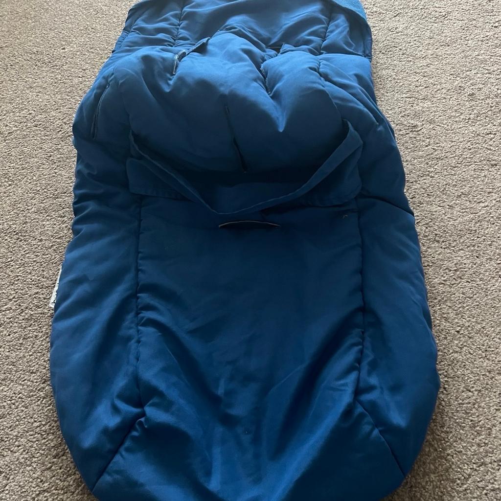 Hi and welcome to this great useful warm and cosy Bugaboo Universal Footmuff fits all bugaboo buggies in perfect condition thanks