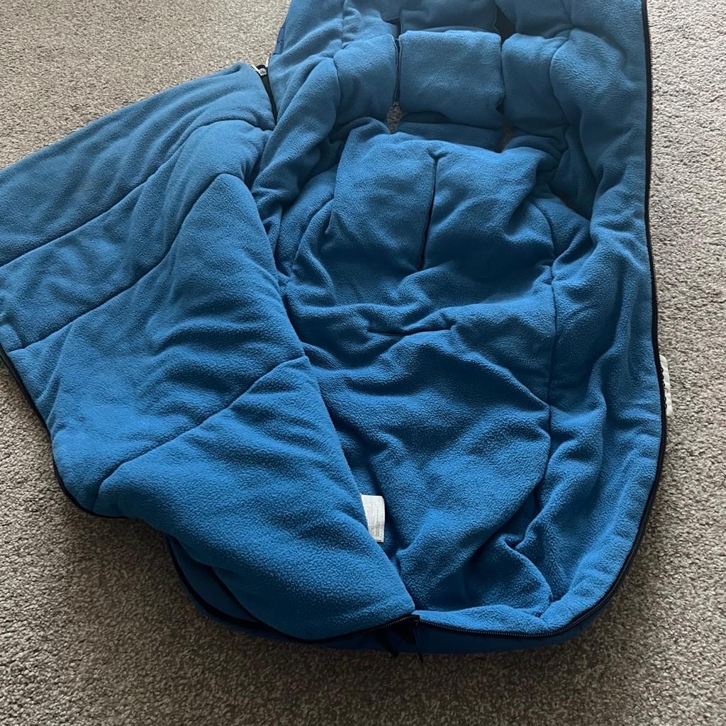 Hi and welcome to this great useful warm and cosy Bugaboo Universal Footmuff fits all bugaboo buggies in perfect condition thanks
