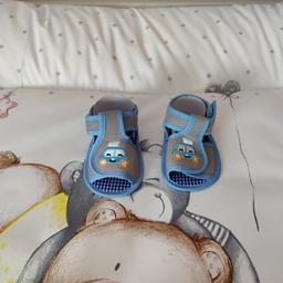 Baby Sandalen für den Sommer mit einem Auto aufgedruckt 
Noch nie getragen.
Nur für selbst Abholung in Mannheim und gegen Bar Zahlung